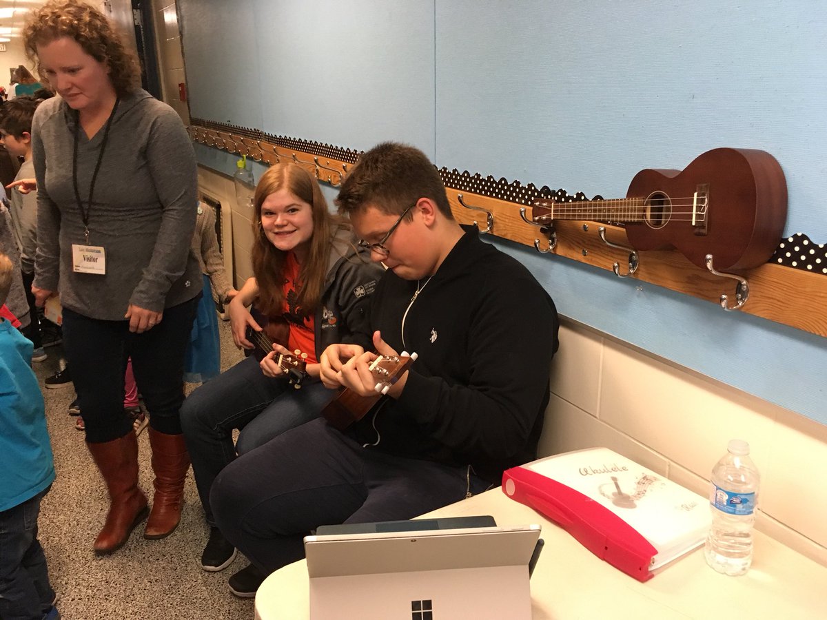BrendaVanderme2's tweet photo. Another great Arts Day in the books @LeoNickerson @StAlbertPublic #artsday #artists #volunteers #indigocircus #mandalas #rooney #printmaking #ukulele https://t.co/o9wO8iMTso