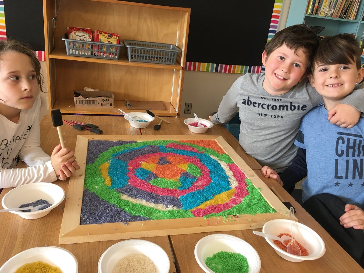 BrendaVanderme2's tweet photo. Another great Arts Day in the books @LeoNickerson @StAlbertPublic #artsday #artists #volunteers #indigocircus #mandalas #rooney #printmaking #ukulele https://t.co/o9wO8iMTso