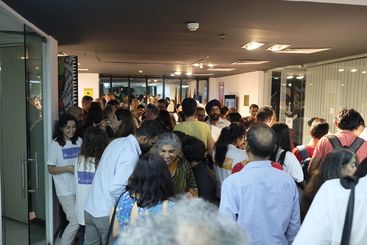 EU_in_India's tweet photo. It was indeed a long night with our authors from #LongNightOfLiteratureS 2018✍🏻
We’ve some interesting things to be shared. Stay tuned💁🏻‍♀️ #LongNightOfLit #EYCH2018 https://t.co/u5lA1U3k9p
