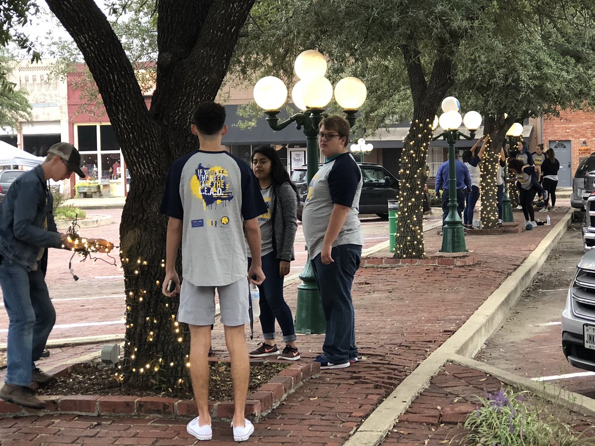 DrThomasNewsom's tweet photo. New lights and fresh paint on the square as part of #OBAG2018 @tamuc @LEADTAMUC https://t.co/3ICuHosKUa