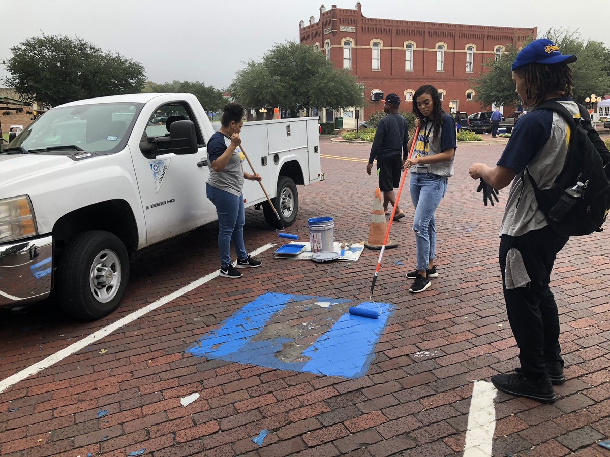 DrThomasNewsom's tweet photo. New lights and fresh paint on the square as part of #OBAG2018 @tamuc @LEADTAMUC https://t.co/3ICuHosKUa