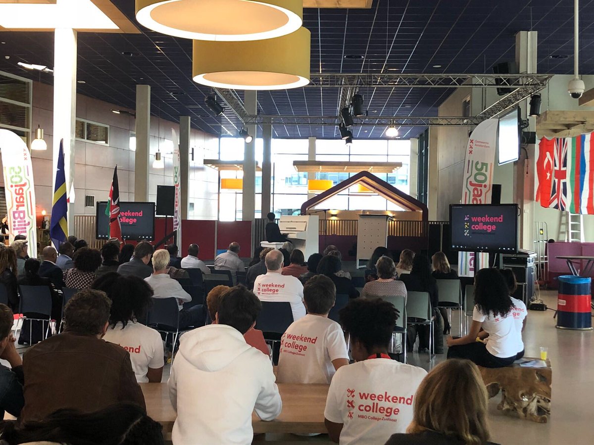 StudentenraadZO's tweet photo. @MBOZuidoost @dehaagse Een mooie en indrukwekkende bijeenkomst en een gezellig afscheid van Astrid Bolte @MBOZuidoost #weekendcollege #bijlmer50jaar https://t.co/zGnQzo8jbR