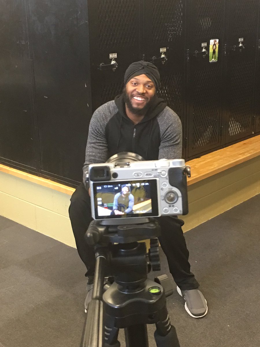 TevinStuddard's tweet photo. @WARRENCENTRALFB and @BallStateFB Standout RB Eric Williams '09
Discussing his journey from Fort Wayne to @WCHS_Warriors
Speaks on having an enlarged heart for @_BGR8_ Documentary #OpportunityTheShakirBellStory #BuildEducateCompete
#ShakirBell #EricWilliams #StuddardSports https://t.co/1qMg3Ycry1