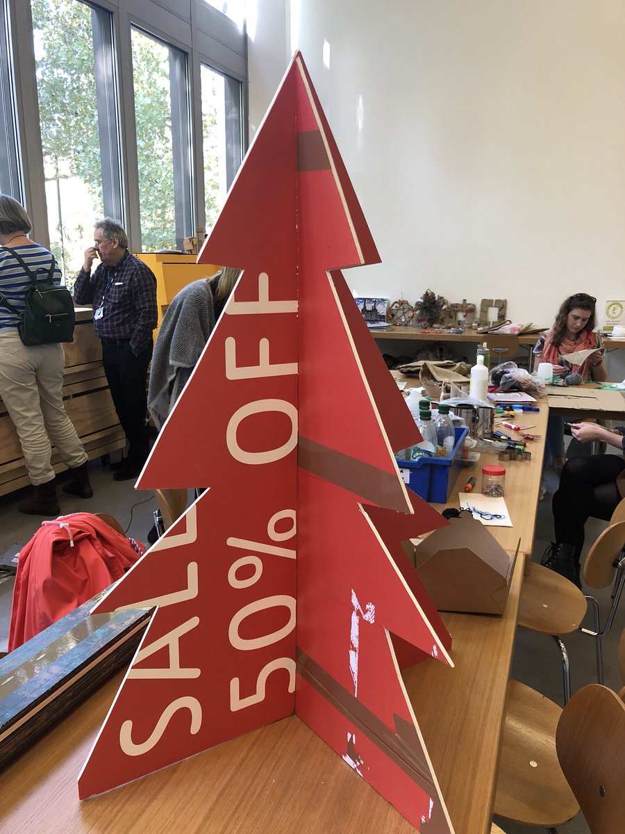 VeoliaUK's tweet photo. We’re at the @Tate today with @CityWestminster and @MillbankW making Christmas decorations out of upcycles materials! We’re here till 5, pop in and get creative!  #RecycleWeek2018 https://t.co/qn8waEFhdN