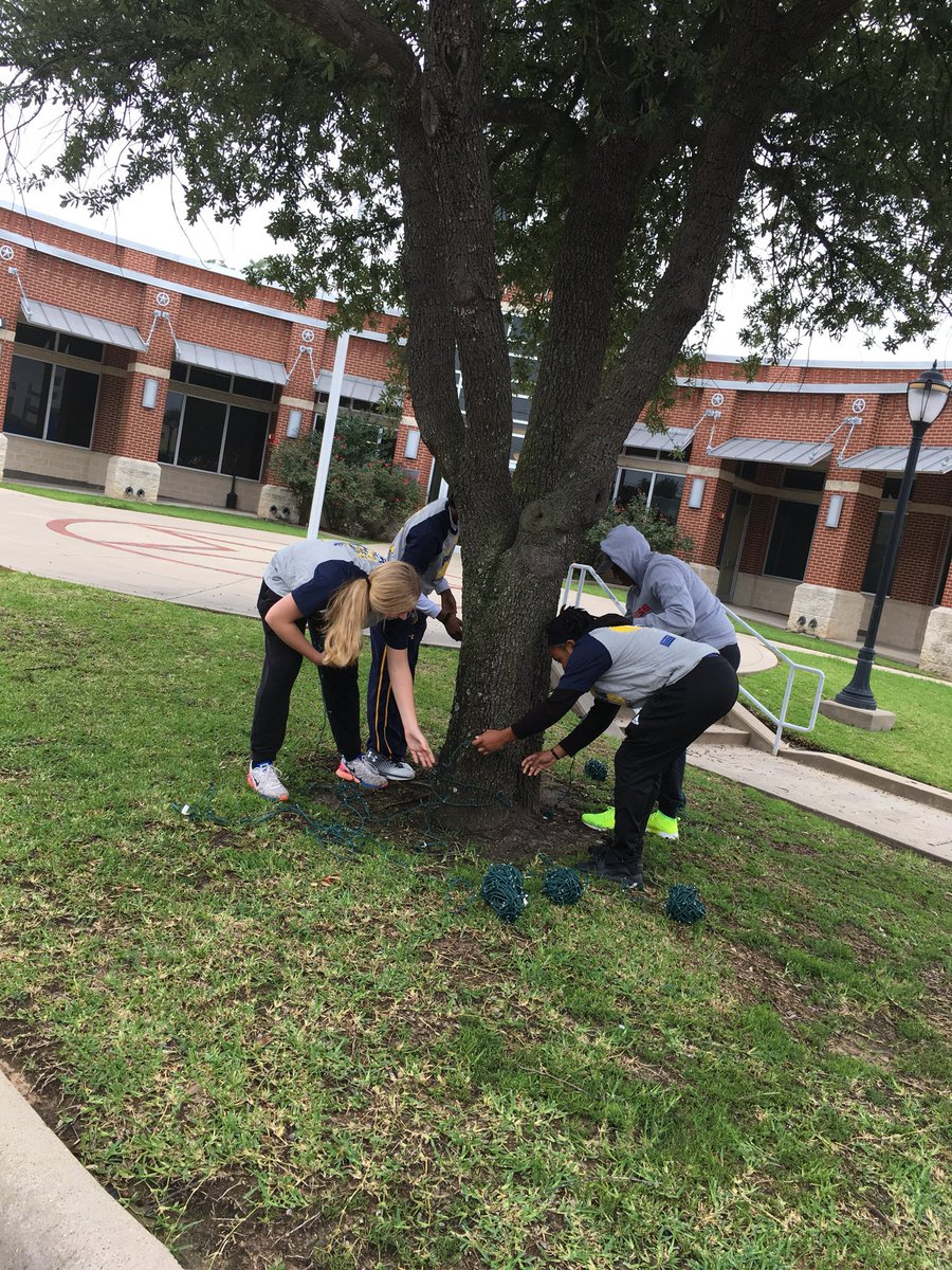 Lion_WBB's tweet photo. Operation Blue and Gold! 💙💛#WBCAdayofservice @wbca1981 #OBAG2018 https://t.co/LgG9RafKH1