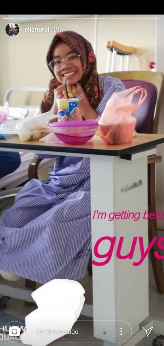 helmiihamid's tweet photo. Pernah jumpa perempuan yang baru lepas kemalangan, terputus kaki tapi sikit pun tak menangis?

Dia punya tenang, redha dan kuat semangat betul-betul buat aku kagum. Luar biasa!

Meet my high school friend, Elia The Super Woman! https://t.co/2NaGu91f8m