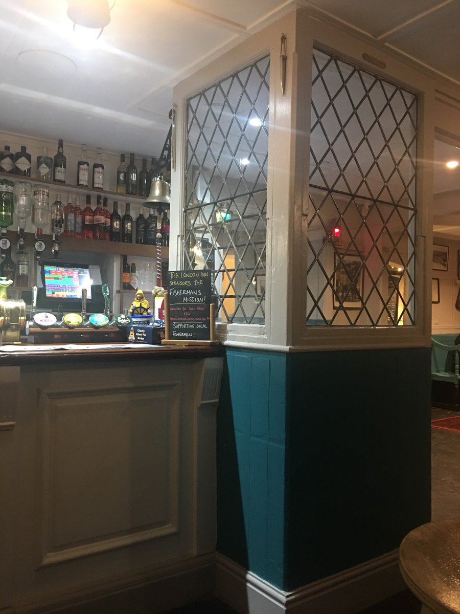 greytravels's tweet photo. @londoninnpadstow cosy and welcoming #Padstow #summerisofficiallyoverwhen The Grey Traveller says it is! https://t.co/KGpkQTCO6I