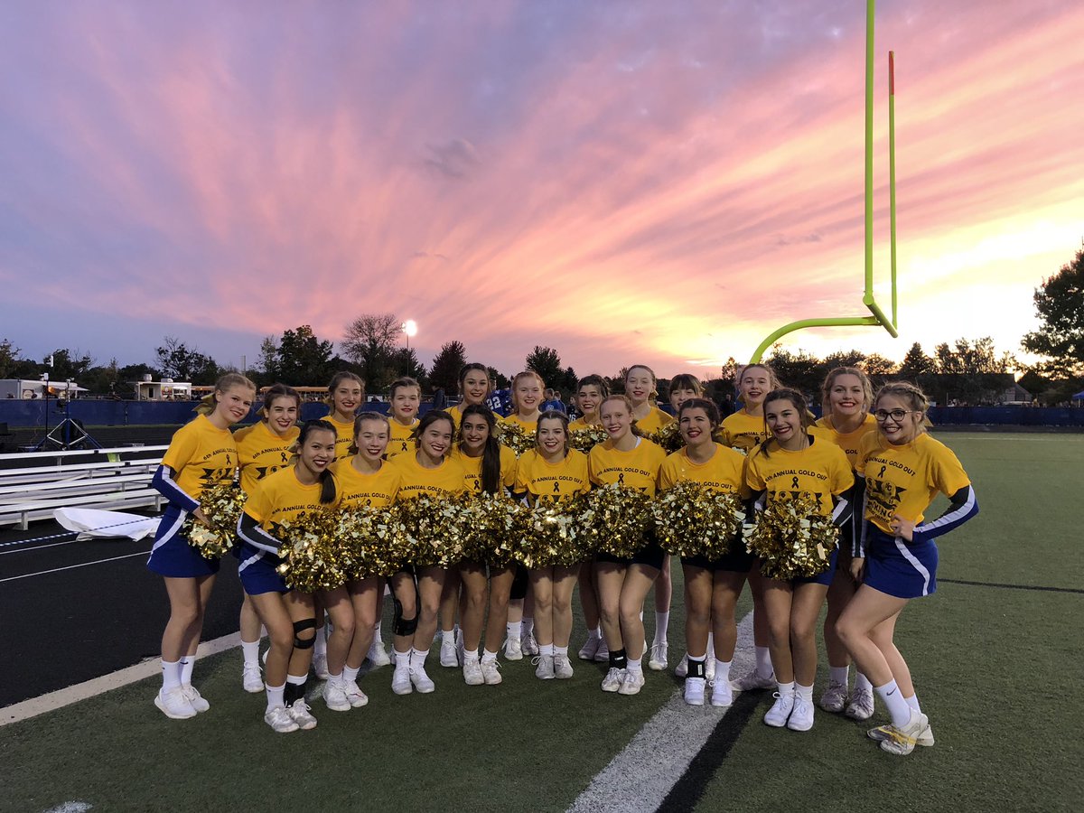 bclancercheer's tweet image. Brookfield Central was simply glowing at the Gold Out last night!  So proud of our Lancers for defeating Brookfield East 28-7! #myut #fridaynightlights #goldout