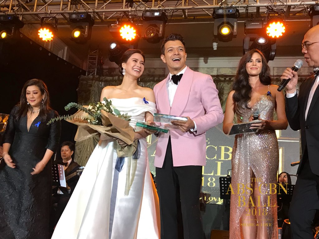 starmagicphils's tweet photo. Congratulations Erich Gonzales and Jericho Rosales on winning the Metro Best Dressed Female and Male awards at the #ABSCBNBaII2018 https://t.co/hAEEbG5GiR