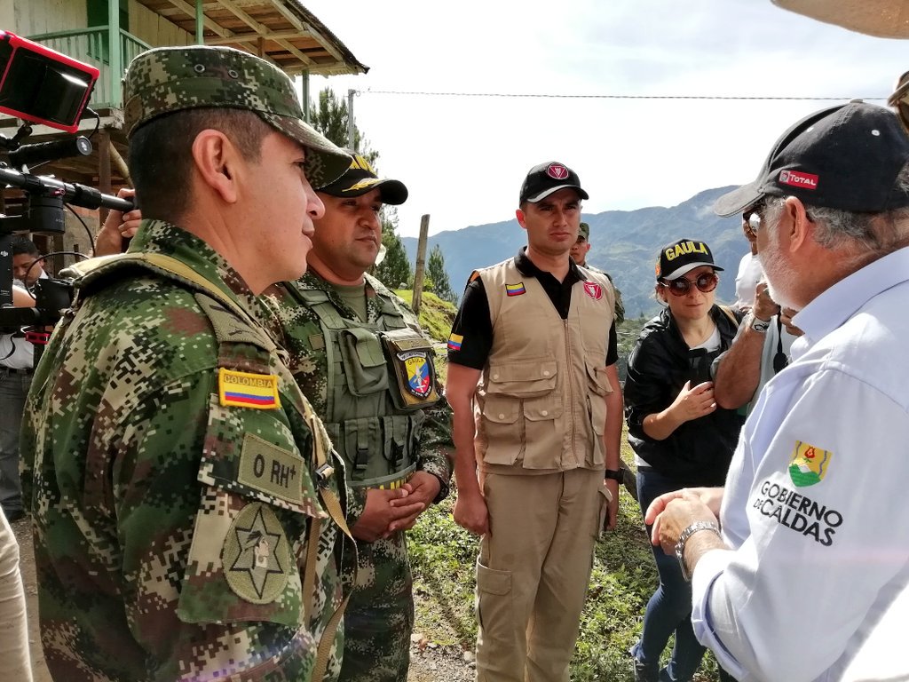 Nadie muere si uno no lo olvida y a los héroes de nuestra patria que perdieron su vida en combate jamás los vamos a olvidar. 
En #Arboleda #Pensilvania la paz se quedará por siempre, nunca vamos a permitir que la guerra regrese.

#UnViajeAPie por los paisajes de la paz 🏳️