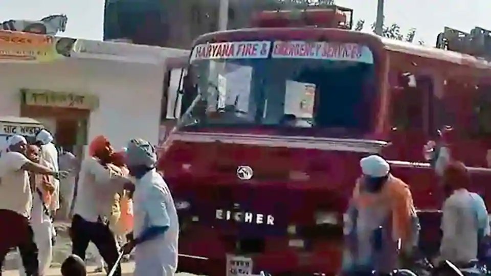 sadahaqnews's tweet image. Karnal : Sikhs protest after Haryana CM skips gurdwara visit in Karnal village

Read More : bit.ly/2DGDEAO

#SikhProtest #HaryanCM #gurudwara #vist #protest #saaddahaq #saaddahaqnews #sadahaqnews #sadahaq