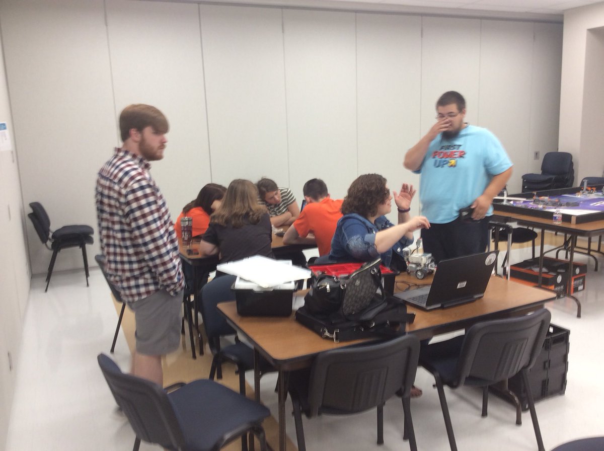 NISDMSScience's tweet image. @NISDBrandeis @BroncBotz  leadership team and @FIRSTAlamo @AlamoVista @AlamoFIRSTVISTA support our Robotics coaches with coding and programming! @NISDElemScience #NISDRobotics