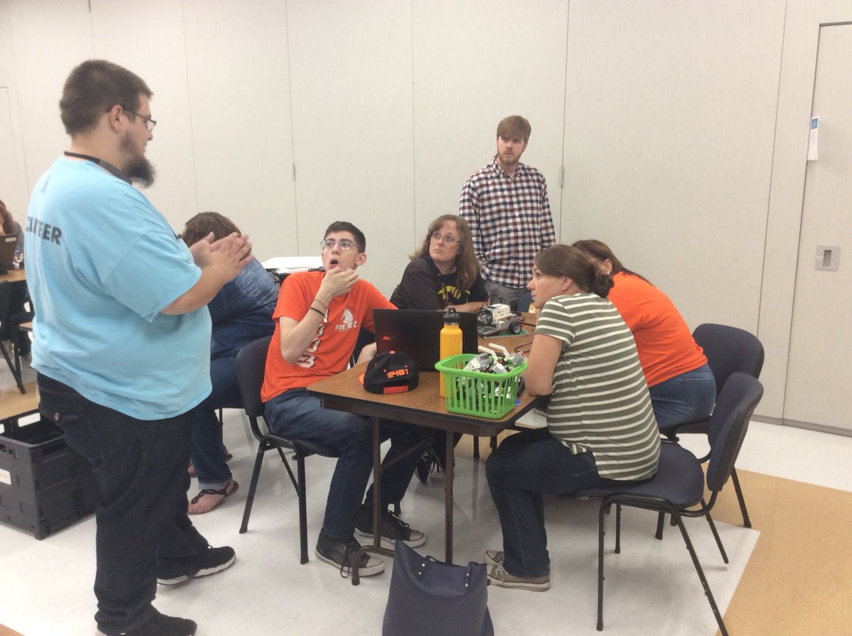 NISDMSScience's tweet image. @NISDBrandeis @BroncBotz  leadership team and @FIRSTAlamo @AlamoVista @AlamoFIRSTVISTA support our Robotics coaches with coding and programming! @NISDElemScience #NISDRobotics