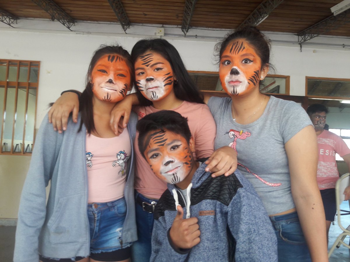 cajcerrillos's tweet photo. Trabajo terminado. Maquillaje artístico del taller de teatro y Educadora Comunitaria.Talento y alegría de nuestros jóvenes. CAJ Pacto de los Cerrillos. @aniberruezo @fguillesaavedra @chuecocalderaok @diegojamoreno @vanesa_aramayo @larubita70 @prensaescuelas @MEducacionSalta https://t.co/n0YAkyoDGD