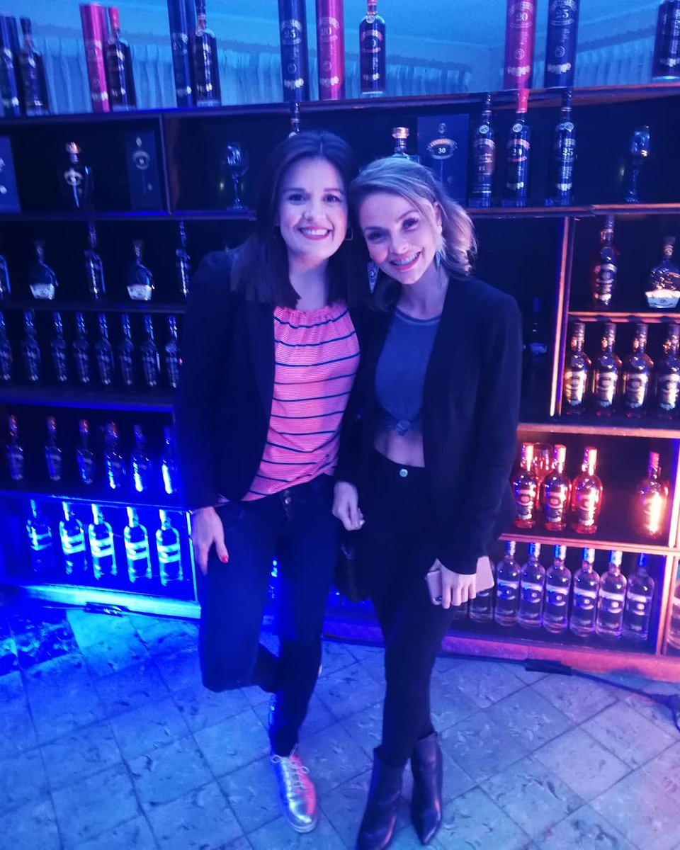 MariluversOf's tweet photo. Mari en el evento de #RonCentenario #33aniversario 🎉🎉💃
#MariluzBermúdez #SomosMariluvers https://t.co/GcnQlrT0Y9