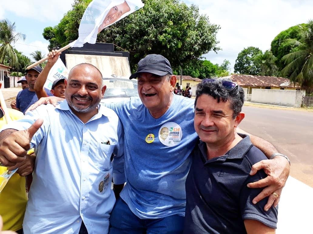jarbas434's tweet photo. A caminhada hoje foi em #Soure junto com o ex-senador Mario Couto e ex-candidato Francisco Alves, que hoje vêm apoiando nossa candidatura. Nossa caminhada ainda não acabou. É o começo de uma grande luta, com o apoio de todos. Muito obrigado. obrigado ao povo de Soure. https://t.co/1mfTnrzND5