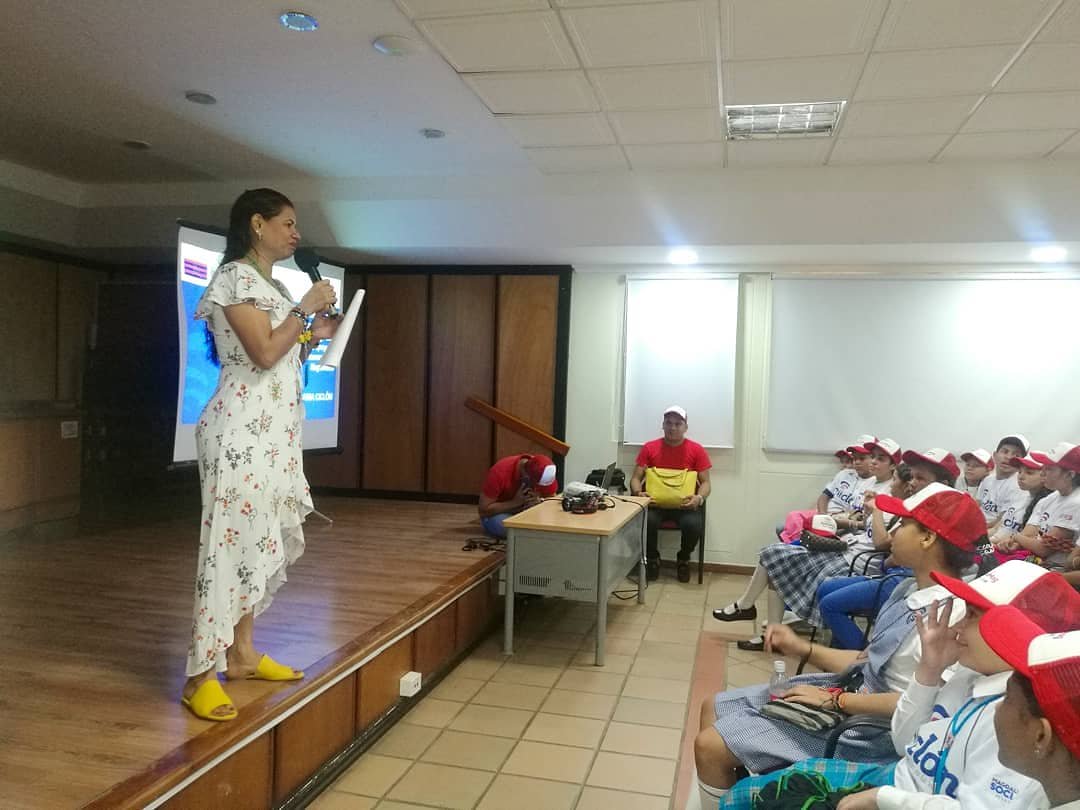 programaciclon's tweet photo. #AEstaHora damos inicio al acto de clausura y premiación de la 1ra Feria Regional #InnovaMag 2018🎉, en este momento contamos con la participación de Leynin Caamaño Rocha, Psicóloga, Docente de Planta de la @unimagdalena y Coordinadora Estrategia N° 1 y 5 Programa Ondas/Ciclón. https://t.co/dbeijxnX4W