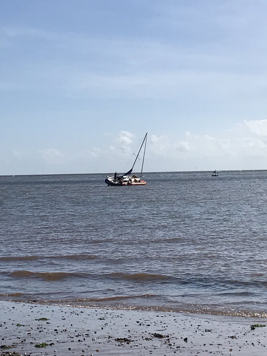 JillCarter5's tweet photo. @ExmouthRNLI another brilliant effort from the RNLI inshore lifeboat when a yacht ran aground on a sandbank at Exmouth #savinglivesatsea @exmwatch https://t.co/AxzyL4UjFU