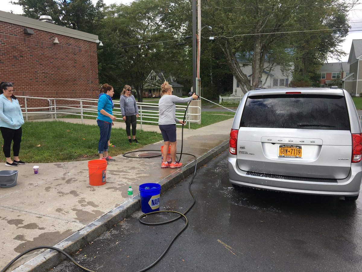 GansPrincipal's tweet photo. Come out support our GANS PBIS team CAR WASH. Only $5! We’ll be here til 3. 758 W. Dominick St. https://t.co/t2dsdaEStj