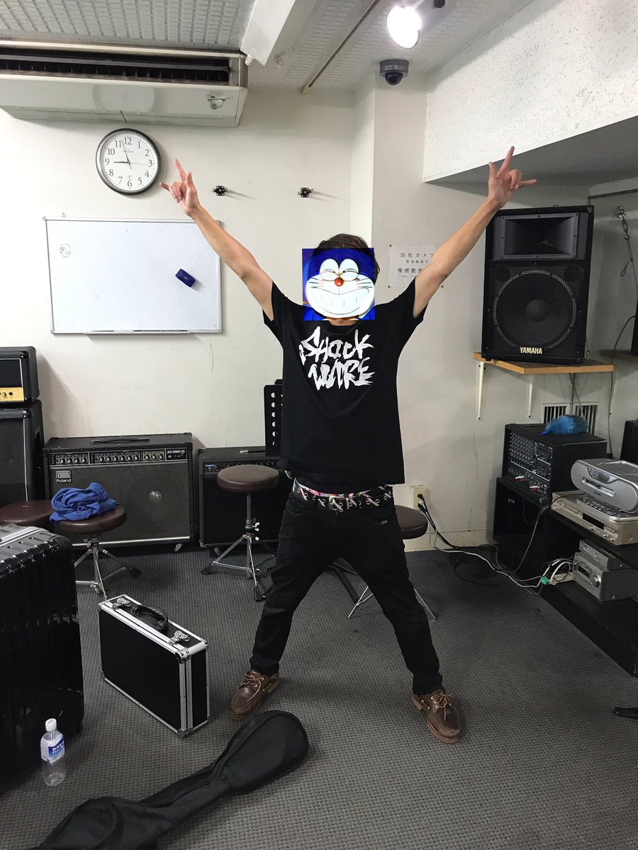 witch_that_man's tweet photo. 僕のバンドのベーシストはヤバイTシャツ屋さんです。
初作品でこのクオリティヤバイだろ
そして改めてののさんのロゴカッコいいヤバイ
そんなヤバイSHOCK WIREのライブは10月25日新宿アンチノックにて
絶対ヤバイ https://t.co/pORaEEd5zm