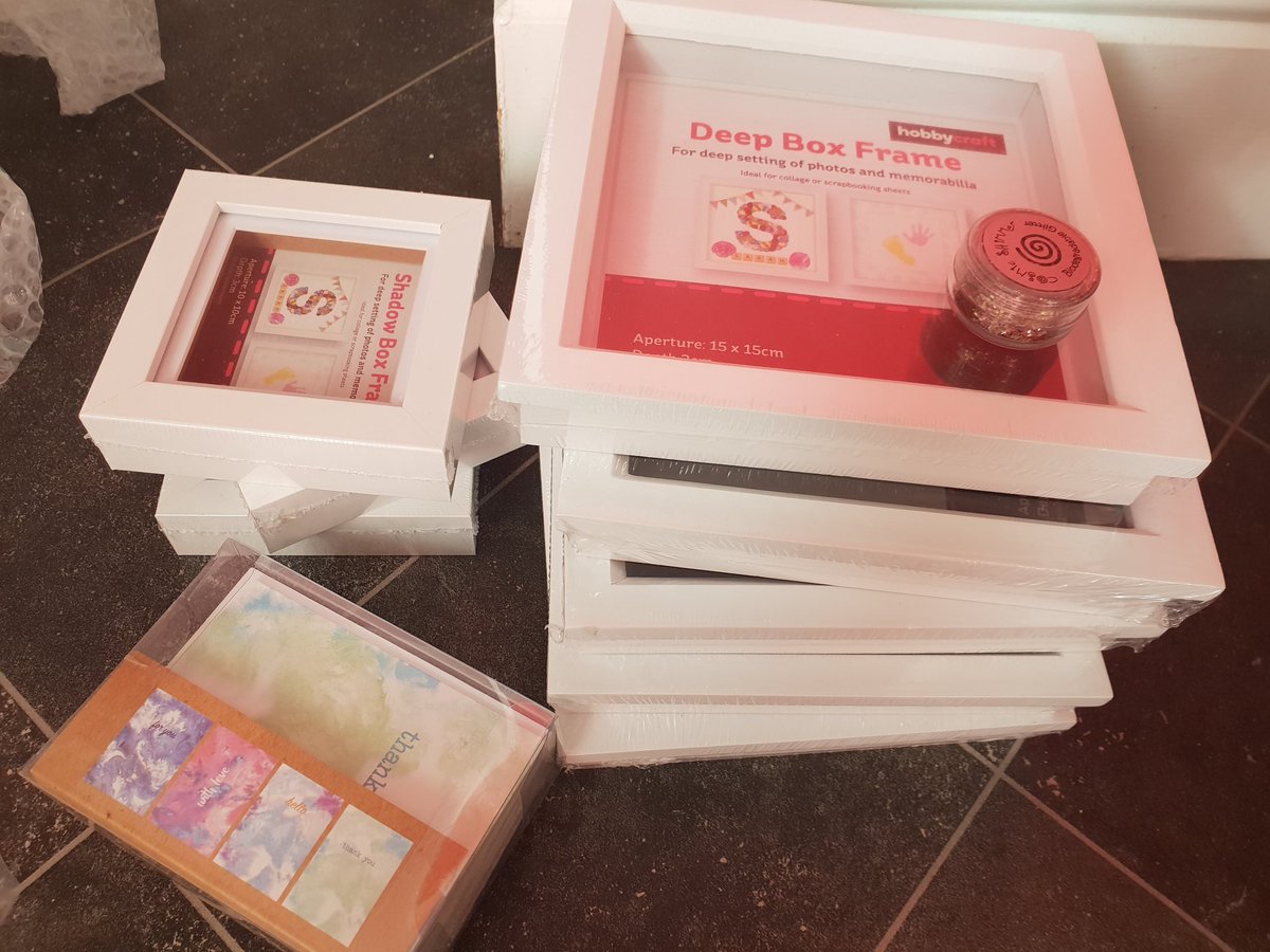 ChelseaaJade's tweet photo. @Hobbycraft I ordered some small frames, a tiny tub of glitter and some A6 cards. Is this packaging really necessary? 😭🙈 what am I meant to do with all this? #singleuseplastic https://t.co/UcLXVS16kt