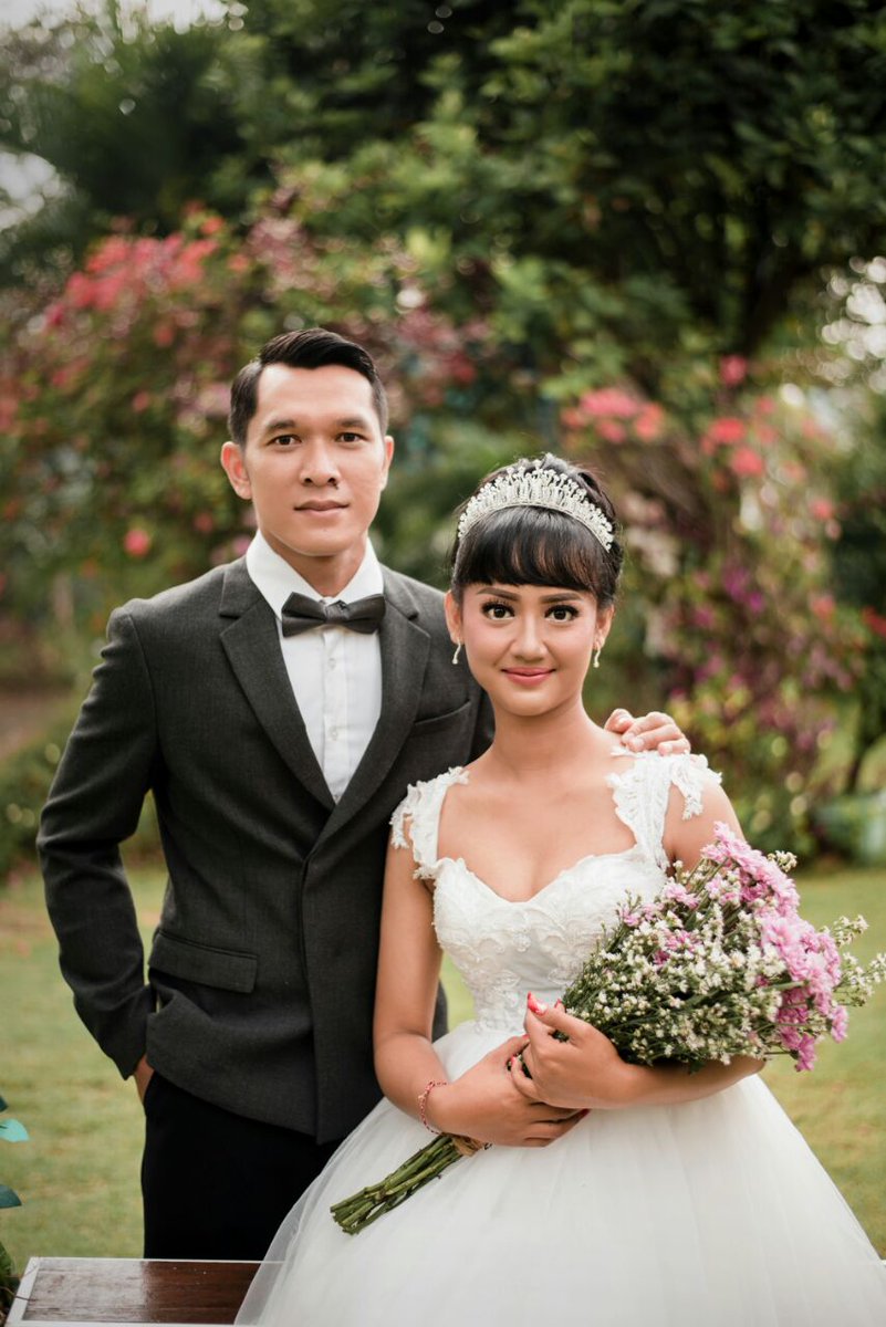 buat foto bulan juni, juni belum ada dedek. bulan juli akhir baru dedek ada. mommy daddy curi start buat aku 😑😁,
murid2 nya mommy yg jd follower mommy jgn di tiru ya bu guyunya 😁✌.