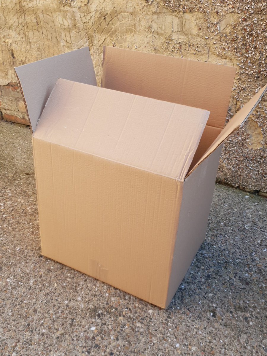 ChelseaaJade's tweet photo. @Hobbycraft I ordered some small frames, a tiny tub of glitter and some A6 cards. Is this packaging really necessary? 😭🙈 what am I meant to do with all this? #singleuseplastic https://t.co/UcLXVS16kt