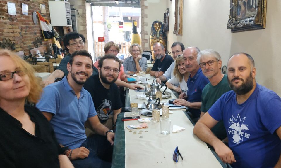 DiEM25_BCN's tweet photo. 🗣 Som nosaltres, #DiEM25 a la nostra estimada #Barcelona reunint-nos i celebrant la diversitat que hi ha a DiEM25 perquè ens agrad... 😂 
Simplement ens agrada trobar-nos per posar-nos al dia. Fins la propera, camarades! https://t.co/MIlDkqECHH