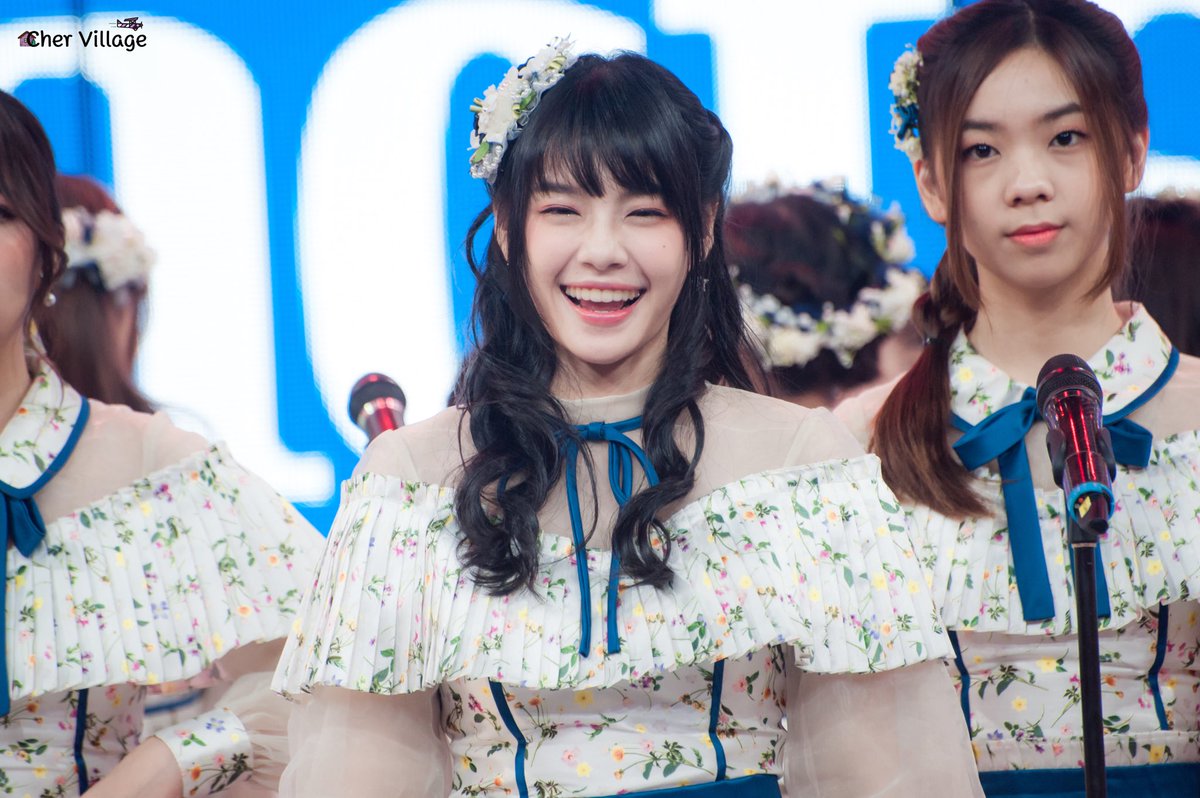 Chervillage48's tweet photo. 4 step การยิ้ม 😀😃😄😆 #CherprangBNK48 #BNK48 //โฆษกหมู่บ้าน จากรายการกิ๋กดู๋สงครามเพลงครับ~ รอติดตามความน่ารักเดือนหน้าแล้ว~ https://t.co/YCTyyP1SkV