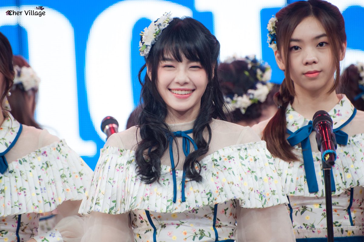 Chervillage48's tweet photo. 4 step การยิ้ม 😀😃😄😆 #CherprangBNK48 #BNK48 //โฆษกหมู่บ้าน จากรายการกิ๋กดู๋สงครามเพลงครับ~ รอติดตามความน่ารักเดือนหน้าแล้ว~ https://t.co/YCTyyP1SkV