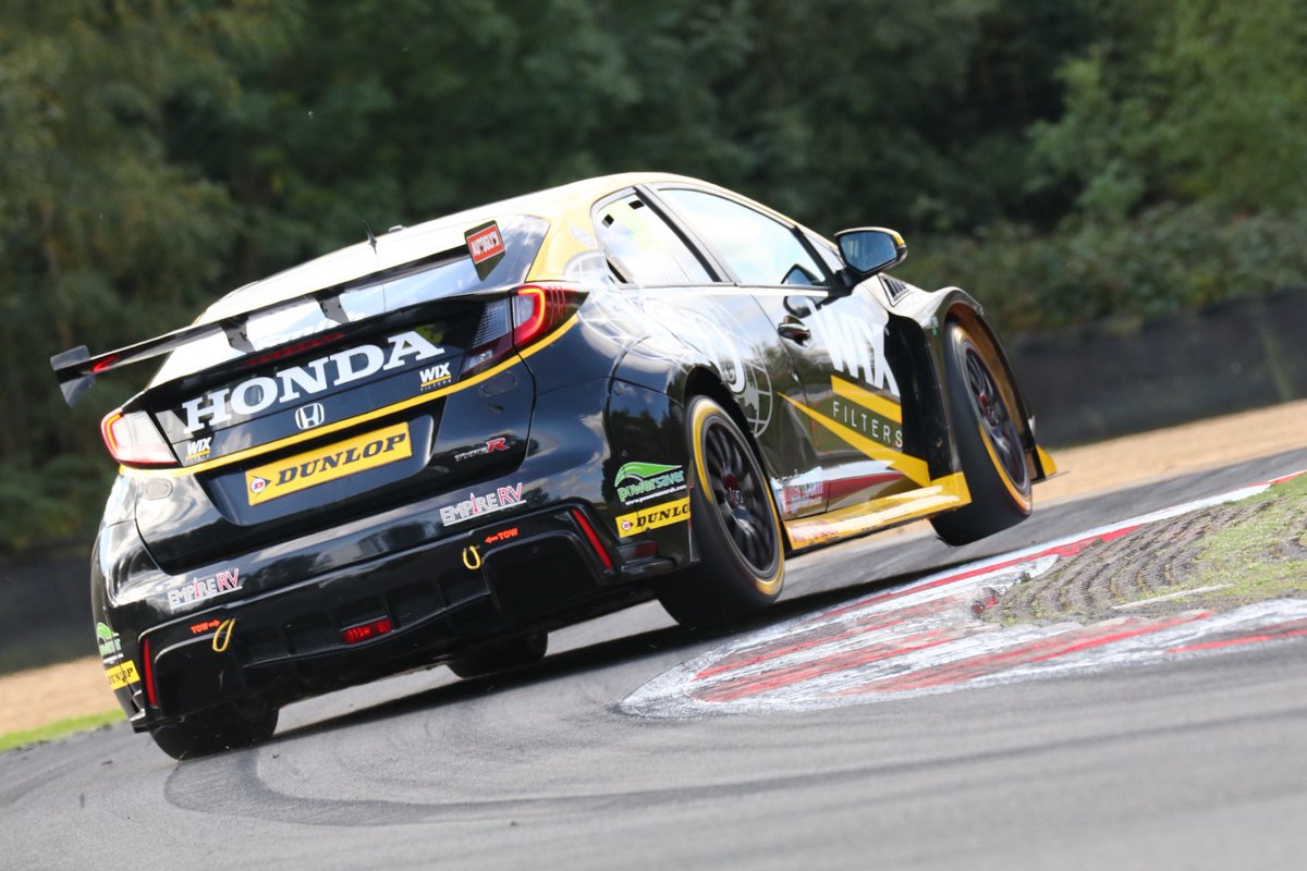 It's a maiden BTCC pole position for <a href="/BS39_Racing/">Brett Smith</a> here at the #BTCCFinale!

news.brandshatch.co.uk/smith-on-btcc-…

#BTCC