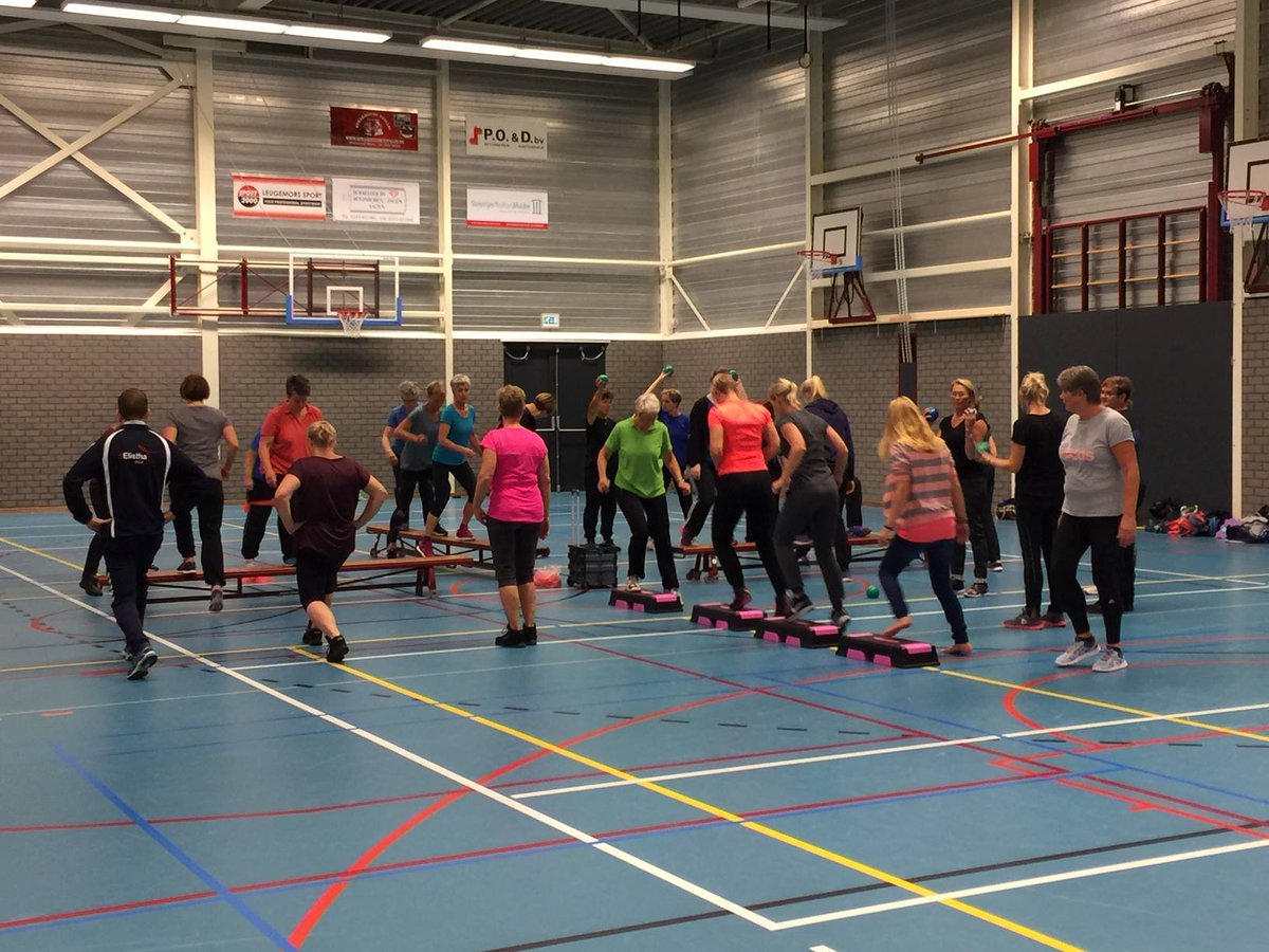 gymnastiekunie's tweet photo. Vandaag waren meer dan 200 deelnemers bij het eerste regionale event van #DGTheCoach in Winterswijk. Op de foto de goed bezochte bijscholing Masters gegeven door Jos Kooijman van #Movetivation. https://t.co/3LAs9dpaLh