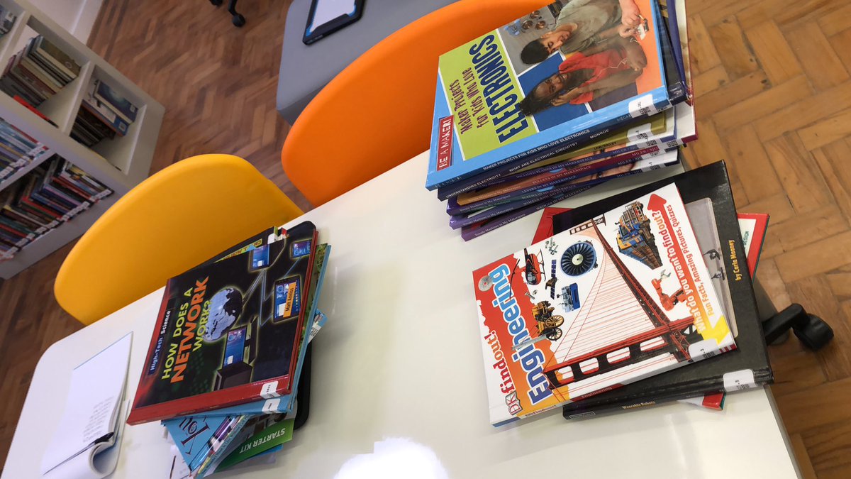 gramlj's tweet photo. #edtechbook exploring our library!! @EscolaConcept https://t.co/DzR2bfpJC3