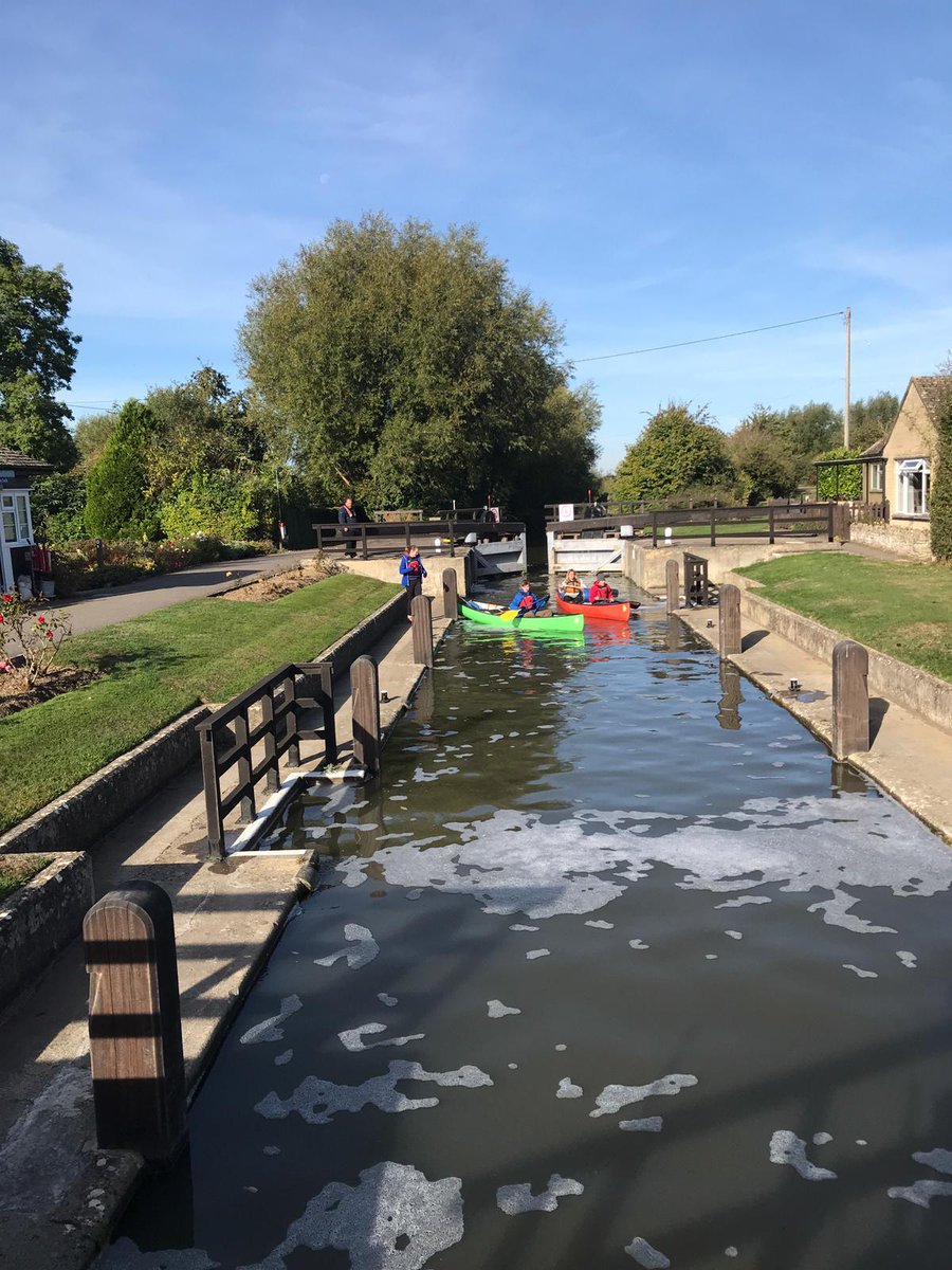 HallMeadDofE's tweet photo. Another sunny day for a paddle #dofesilver #autumnsun 🚣🏼‍♂️🏕☀️🥈 @hallmead @RTBActivities https://t.co/d2klPowjwv