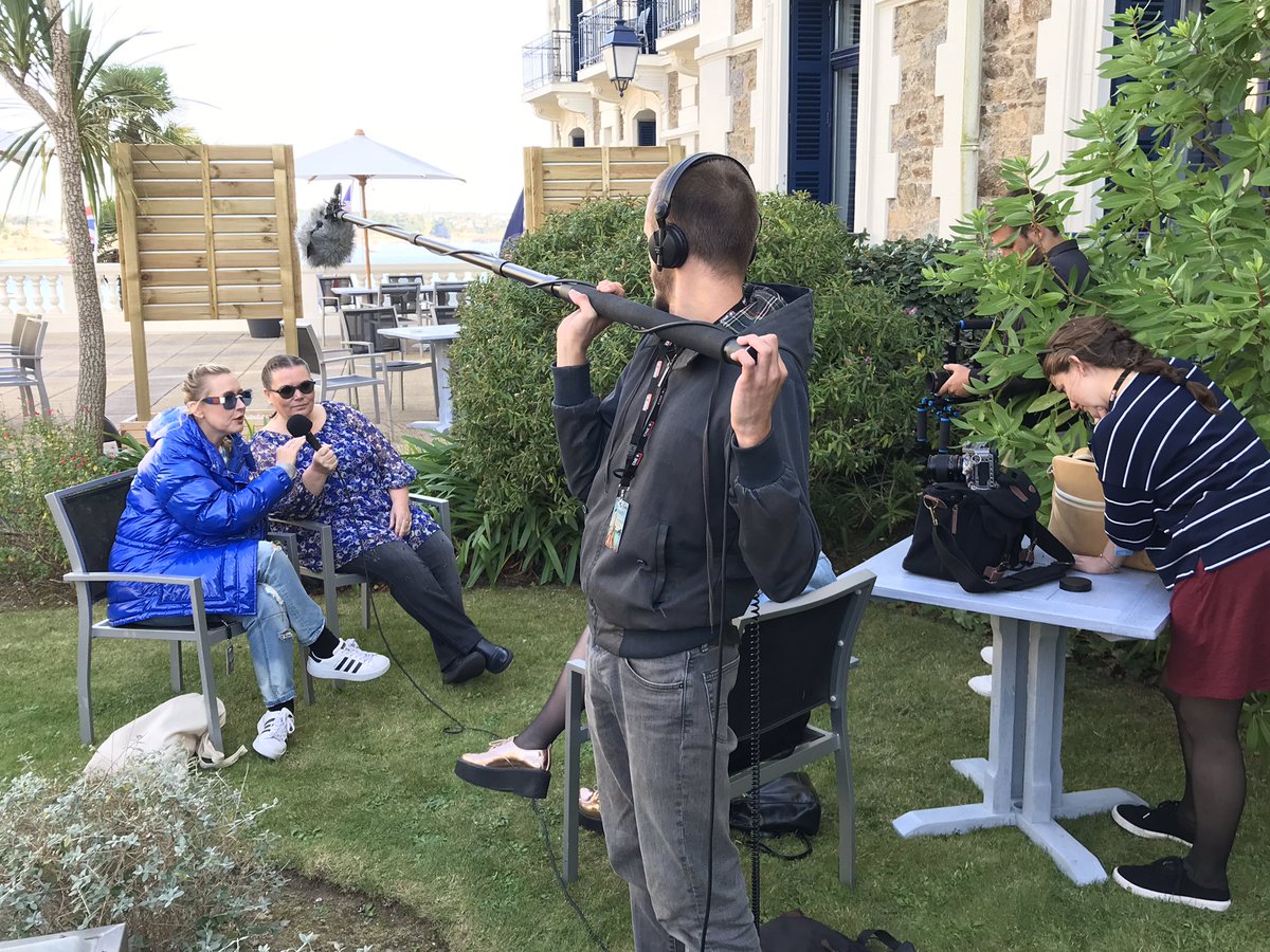 PinCushionFilm's tweet image. ‘How do you like your tea?’ Deborah and Joanna are asked all the pressing questions for French TV 😻