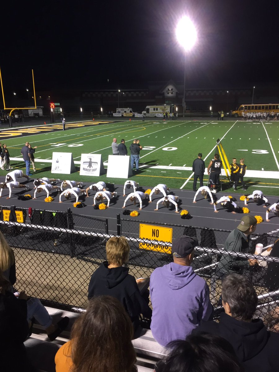 GetTressie's tweet photo. #ItWasAGreatNight4Football #35PushUps #TaytemsTired #HappyHomecoming #MontourWins https://t.co/WIJs1OadrU