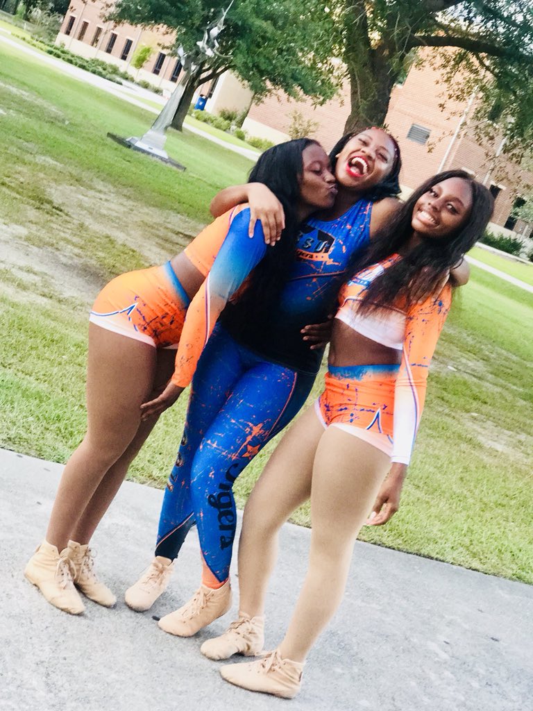 QueenOttoria_'s tweet photo. What’s A Better Duo✨👯‍♀️ 

#SSU 💙🧡
#POTS‼️ https://t.co/cKM5DJB1Xc
