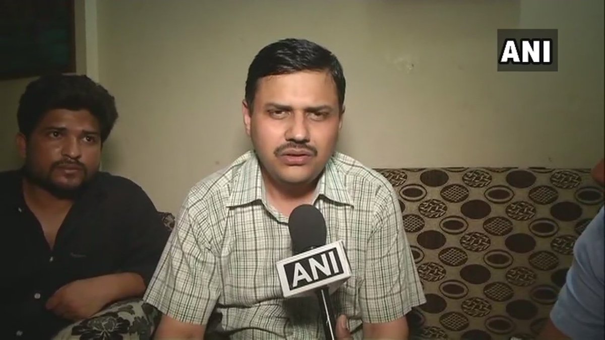 ANINewsUP's tweet photo. All demands of the family sanctioned, given in written. If they want CBI enquiry, then it will be initiated.Job will be given to his wife&amp;Rs. 25 lakhs will be given as compensation. Enquiry will be completed within 30 days: Lucknow DM on Vivek Tiwari shot at by police constable. https://t.co/cZUPJu2iSw