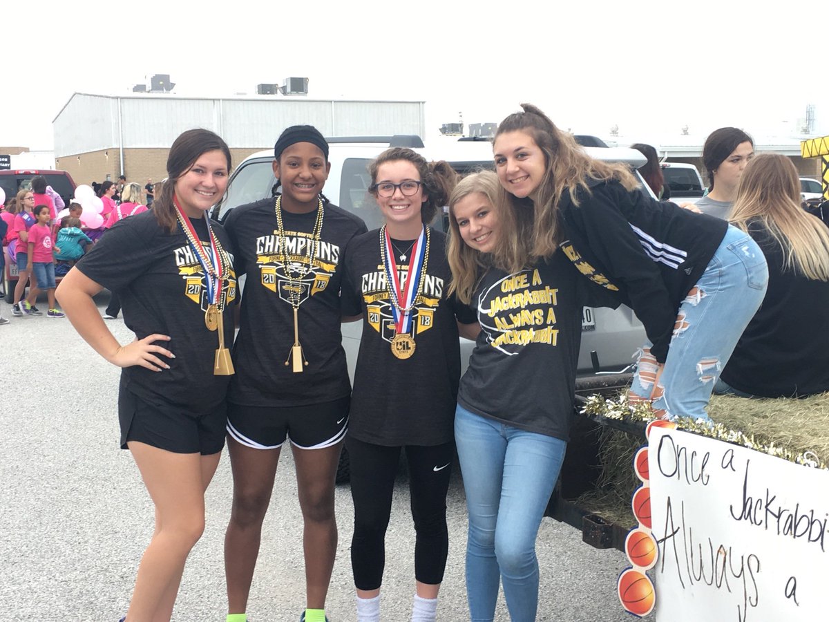 LisaSwainTX's tweet photo. 2018 FHS Homecoming Parade Time!!! #forneybasketball #forneysoftball #forney #FHSHoco2018 https://t.co/TJC18jCYbE