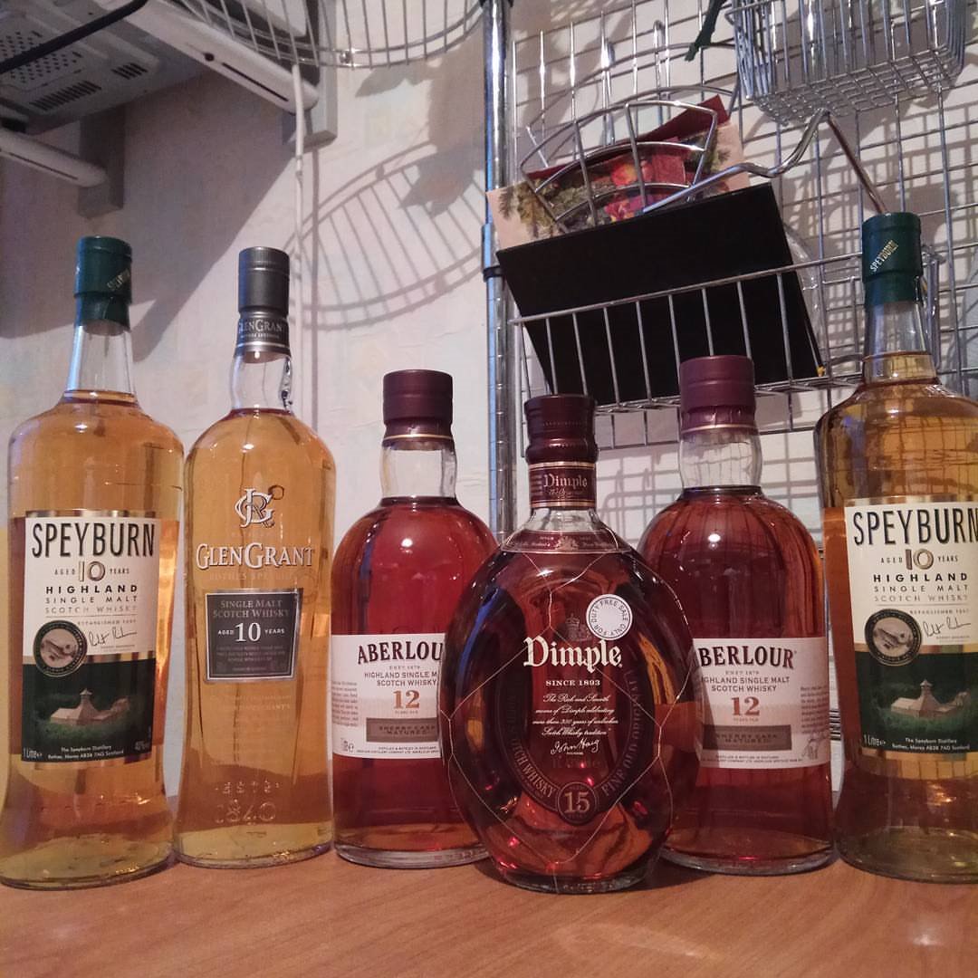 dimplewhiskycom's tweet photo. #repost @zeldima Weekend is coming soon! #Whisky #aberlourwhisky #aberlour12 #cherrycask #speyburn10 https://t.co/JDIAWPFRky