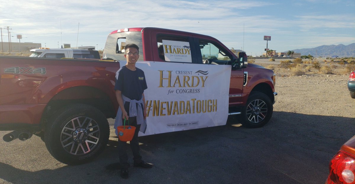 BaileyKesl's tweet photo. At the parade in pahrump to support @CresentHardy #NevadaTough #CactusRoots #TeamHardy https://t.co/d5rhbaPhe1
