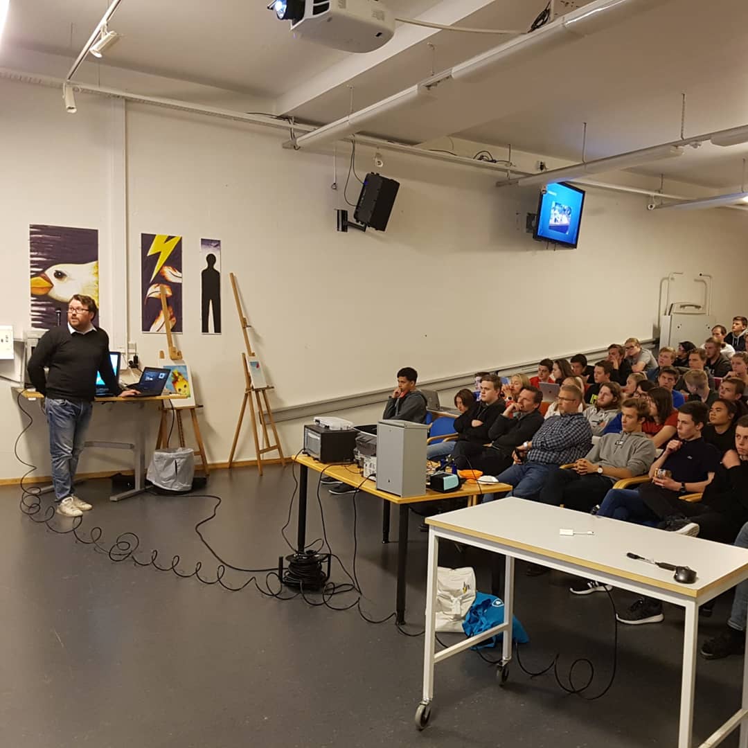 Got to participate in a #IoT and #SmartCity demo for a bunch of aspiring students yesterday. #thethingsnetwork #lorawan #lpwan #nbiot #arduino #livecoding #makerspace