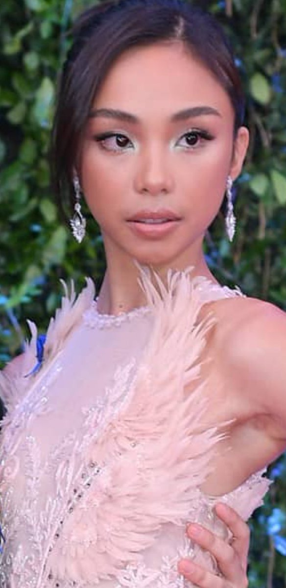 _heyitslizziee's tweet photo. Ang ganda pala nung make up hahaha 

#RegallyMAYWARD https://t.co/tYt53JvFmF