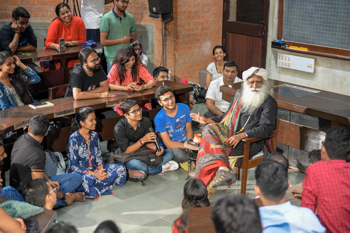SadhguruJV's tweet photo. India's premier management institute, @IIMAhmedabad, hosted the 29th edition of Youth and Truth. May the students of IIMA become an integral part of the solution for various challenges of our times. -Sg #UnplugwithSadhguru https://t.co/MQMhU6sjLH