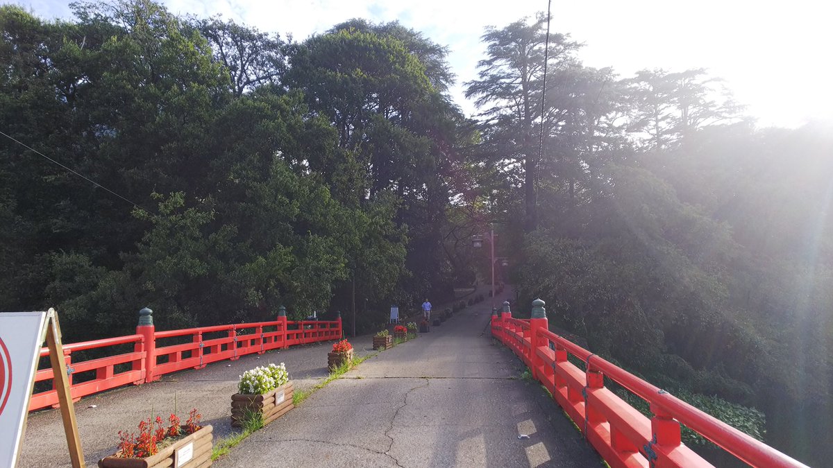 mr_rise's tweet photo. そして深夜ですが富山旅行の写真でアップしてなかったものをちょっとだけ
まずは高岡でのはちはちさんの中身の残りの写真と、高岡古城公園
公園は「ぱちぱちってして！」以外も本当に緑があふれていい公園でした
こんな公園が近所にあれば毎朝散歩が楽しいだろうなあ #truetears https://t.co/EkNxEbYgi8
