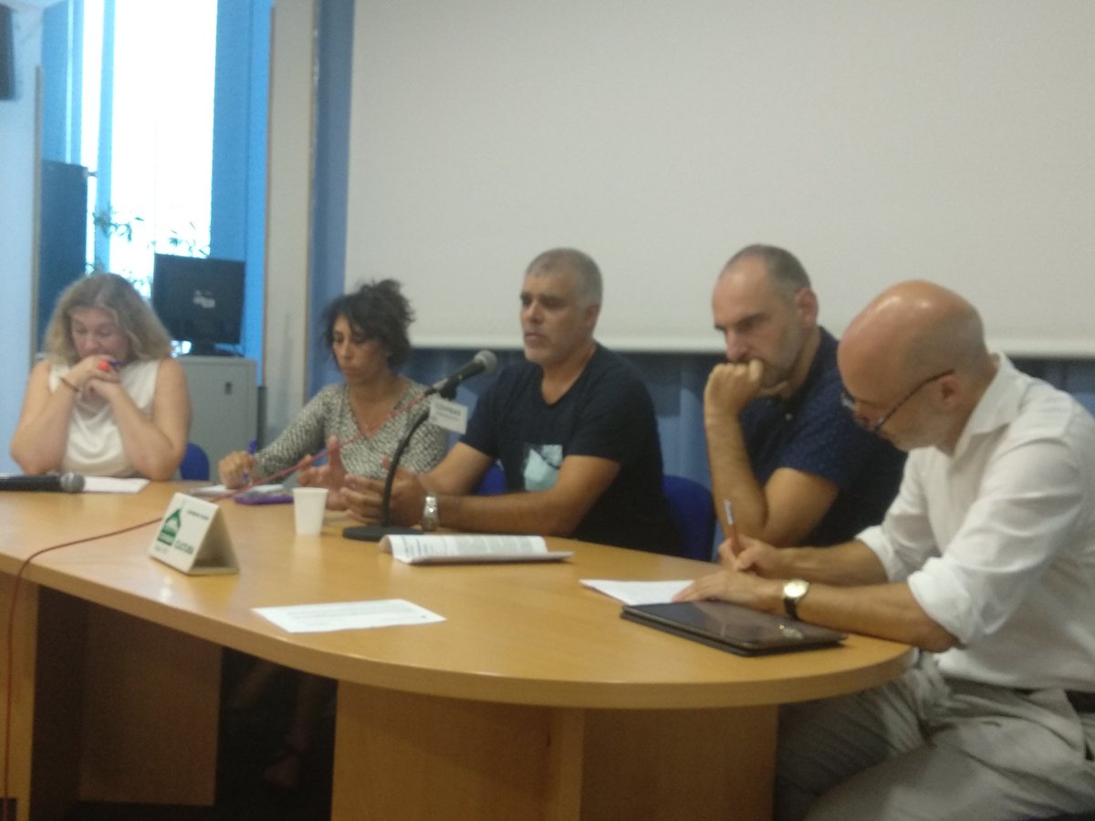 MonedaJarama's tweet photo. Intervienen Alex López y Miguel Ángel González explicando la propuesta de @ekhilur @ekhitxanpona #EMS18 https://t.co/Tbqx8N5fLP