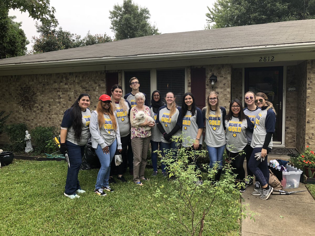DrThomasNewsom's tweet photo. “If You See The Need Take the Lead” 21 locations, 5 hours, 320 Lions. Operation Blue and Gold 2018 sizing up to be a huge success. #OBAG2018 #tamuc @LEADTAMUC @tamuc https://t.co/UmJtpuYCzG