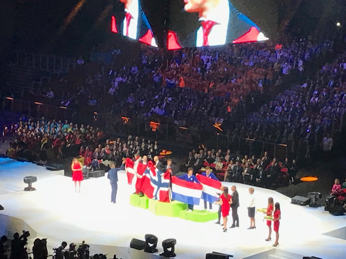 Danmark vinder sølv ved EuroSkills. Anlægsgartner Peter Levin og Jesper Frederiksen. Sådan! #uddpol