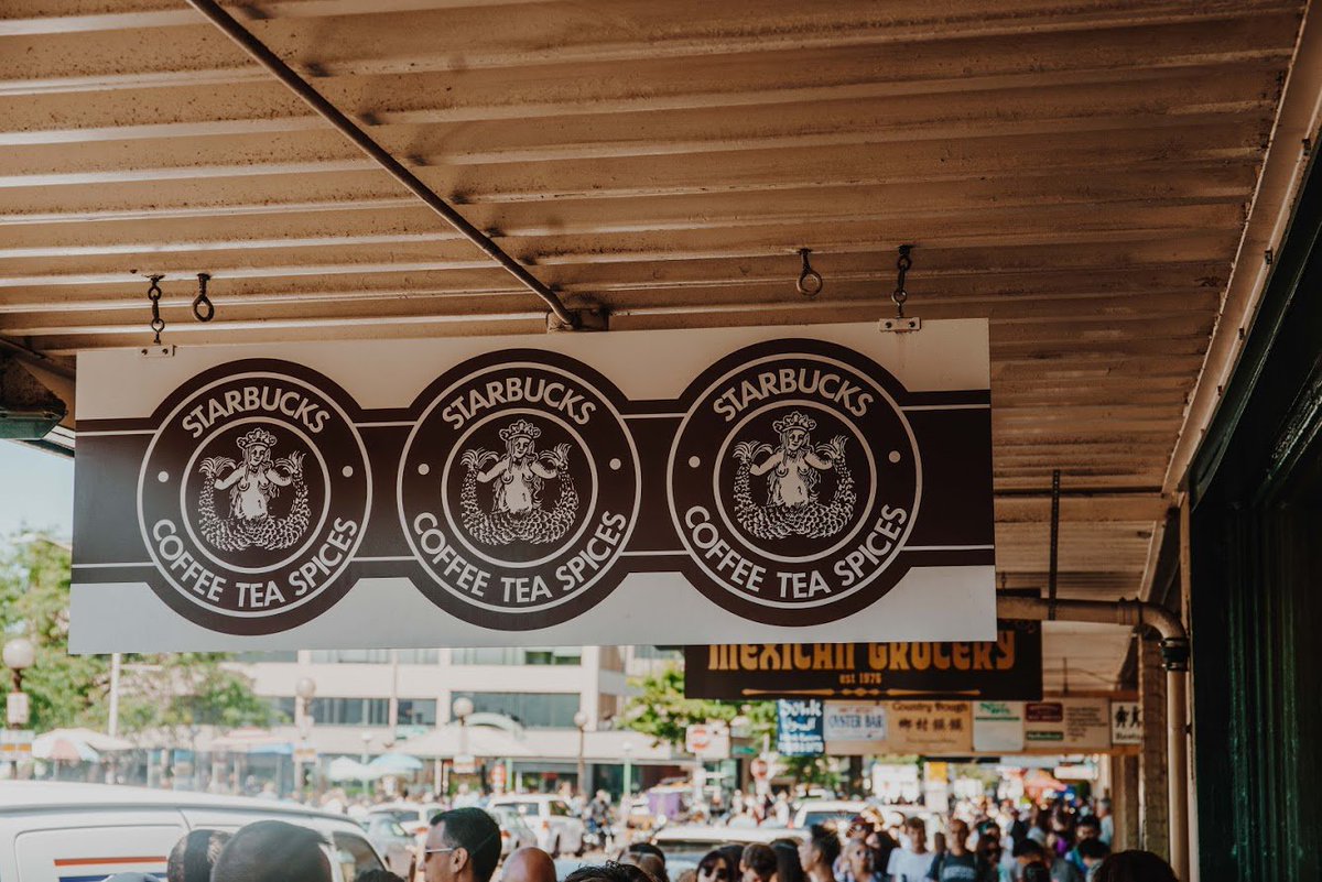 KaJiTours's tweet photo. Happy #NationalCoffeeDay @FirstStarbucks
...a toast with a fresh roast ☕️
#KaJisFavoriteplaces #LetsExploreThat
#pikeplacemarket
#Seattle https://t.co/L9Ckq0Es3n