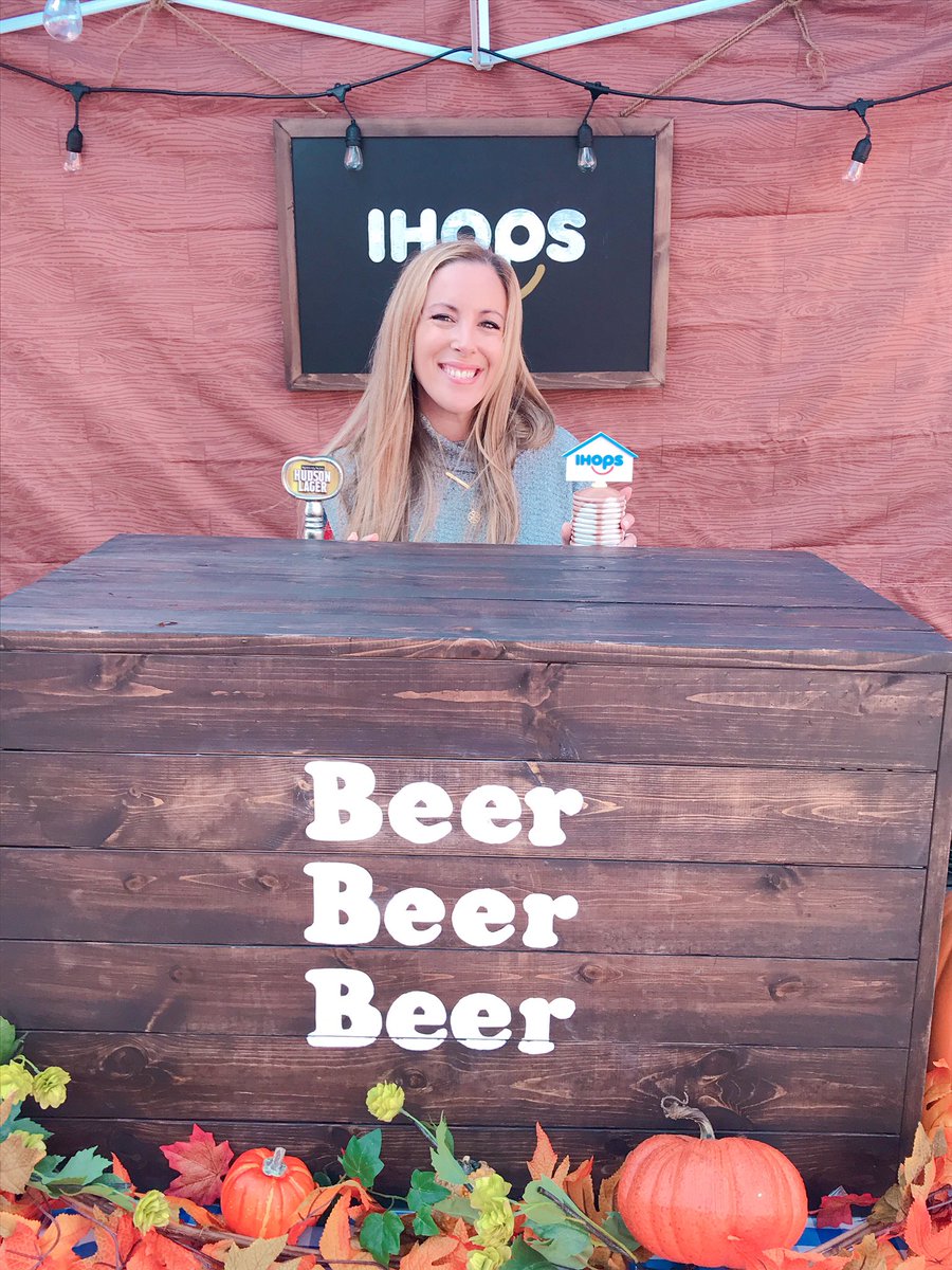 VeraSweeney's tweet photo. Spending the day at the @babclassic with @ihop to celebrate their new Fall flavors / launch of the Pumpkin Pancake Stout. Come join us all afternoon and taste the yummy goodness if you are a #NYC local. #babclassic #ihops #ad The event is filled with bacon, beer &great music. https://t.co/Bm1aIqkKw6